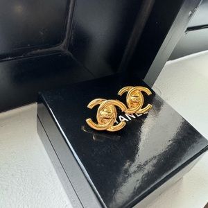 SOLD 💔24k gold plated Chanel clip ons